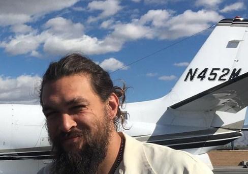 Uzbuna u privatnom avionu Džejsona Momoe: Prinuđen na hitno slijetanje