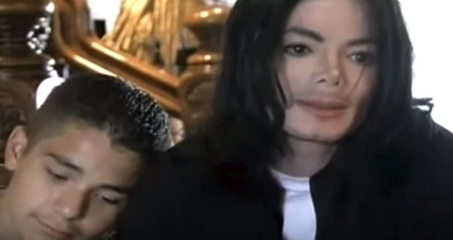 Zbog ove scene pred kamerom mnogi su bili sigurni da je Majkl Džekson zaista pedofil