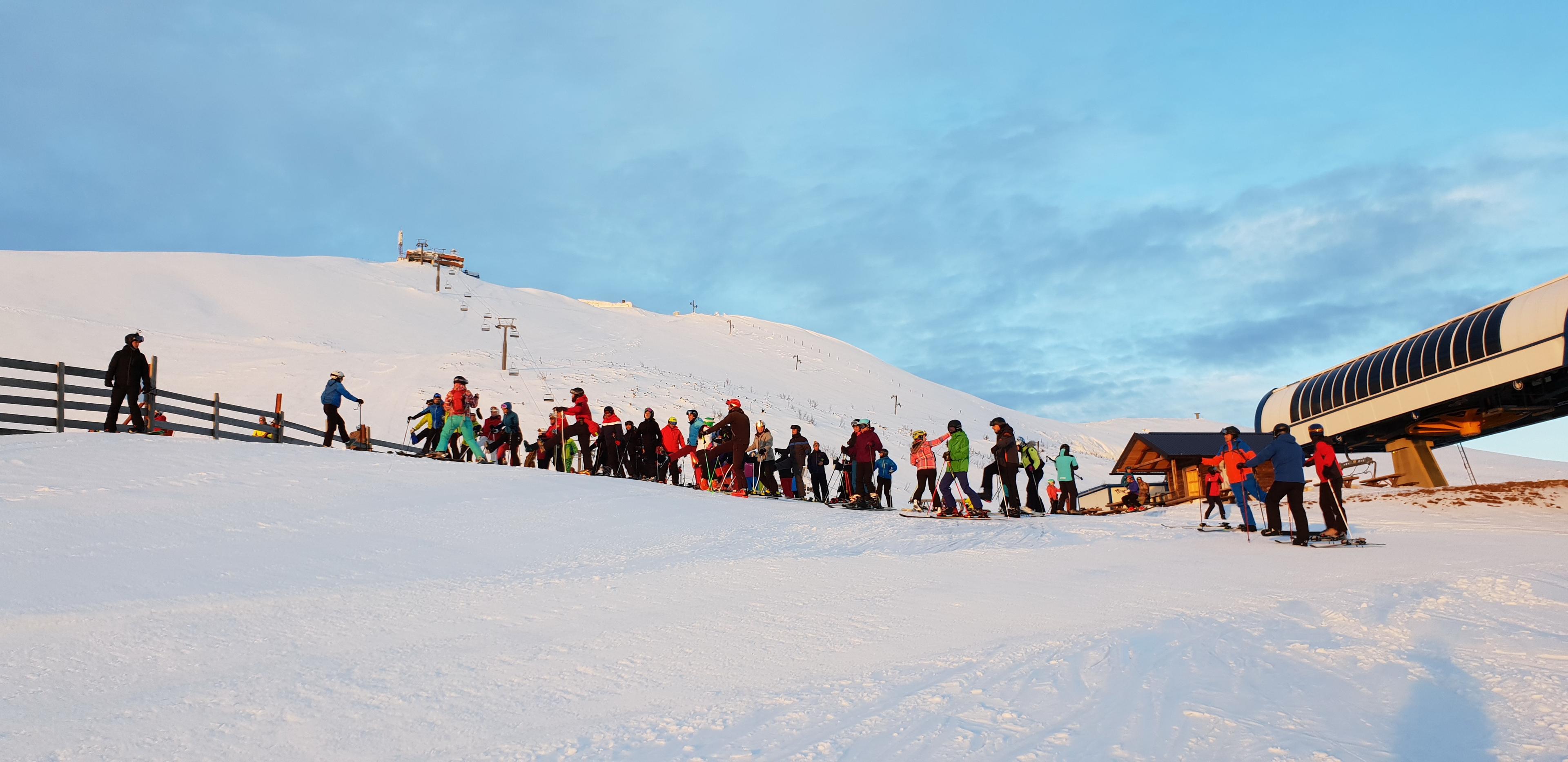 Okupljanje skijaša na međustanici - Avaz