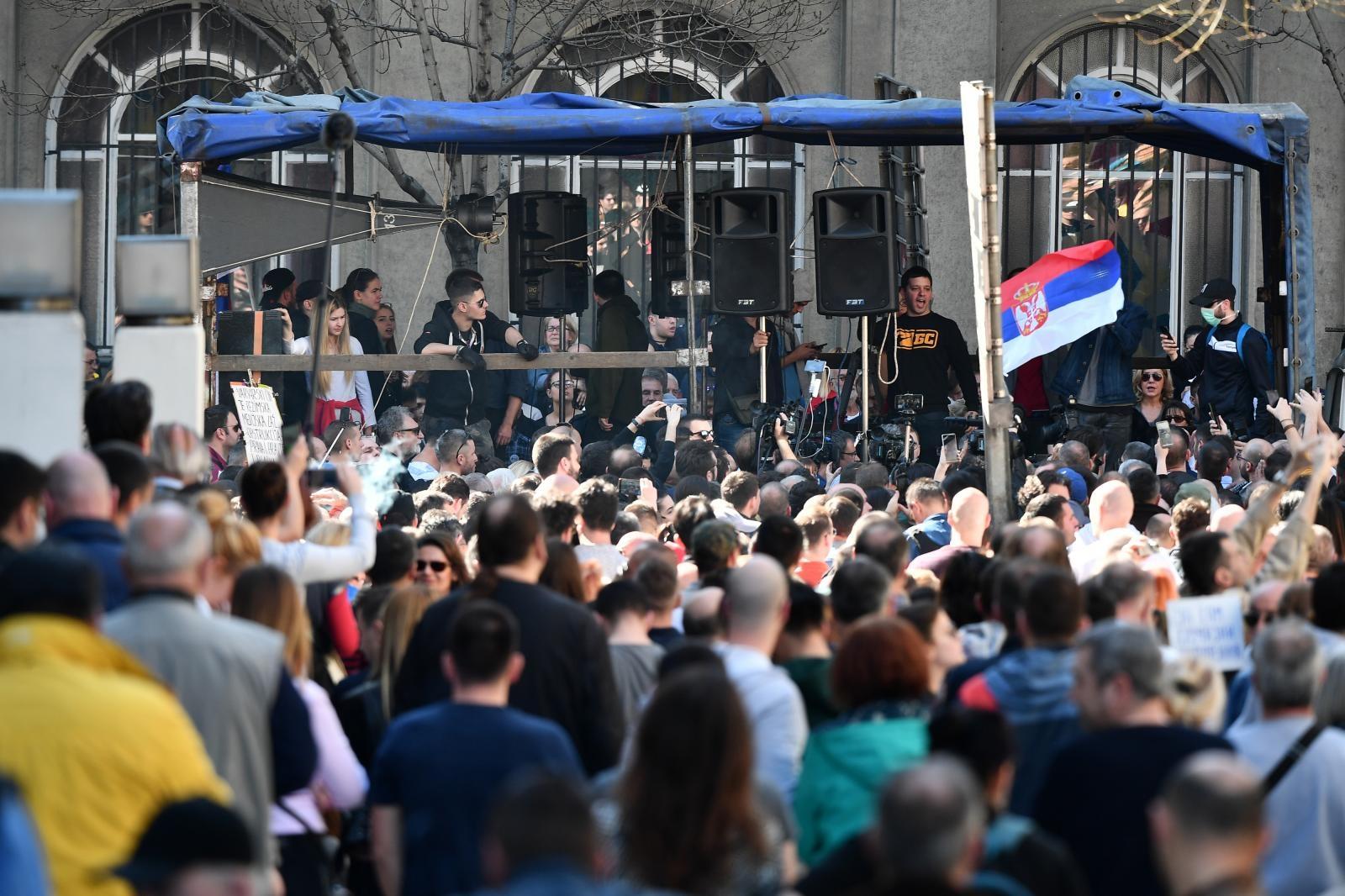 Demonstranti pred zgradom Predsjedništva u Beogradu - Avaz