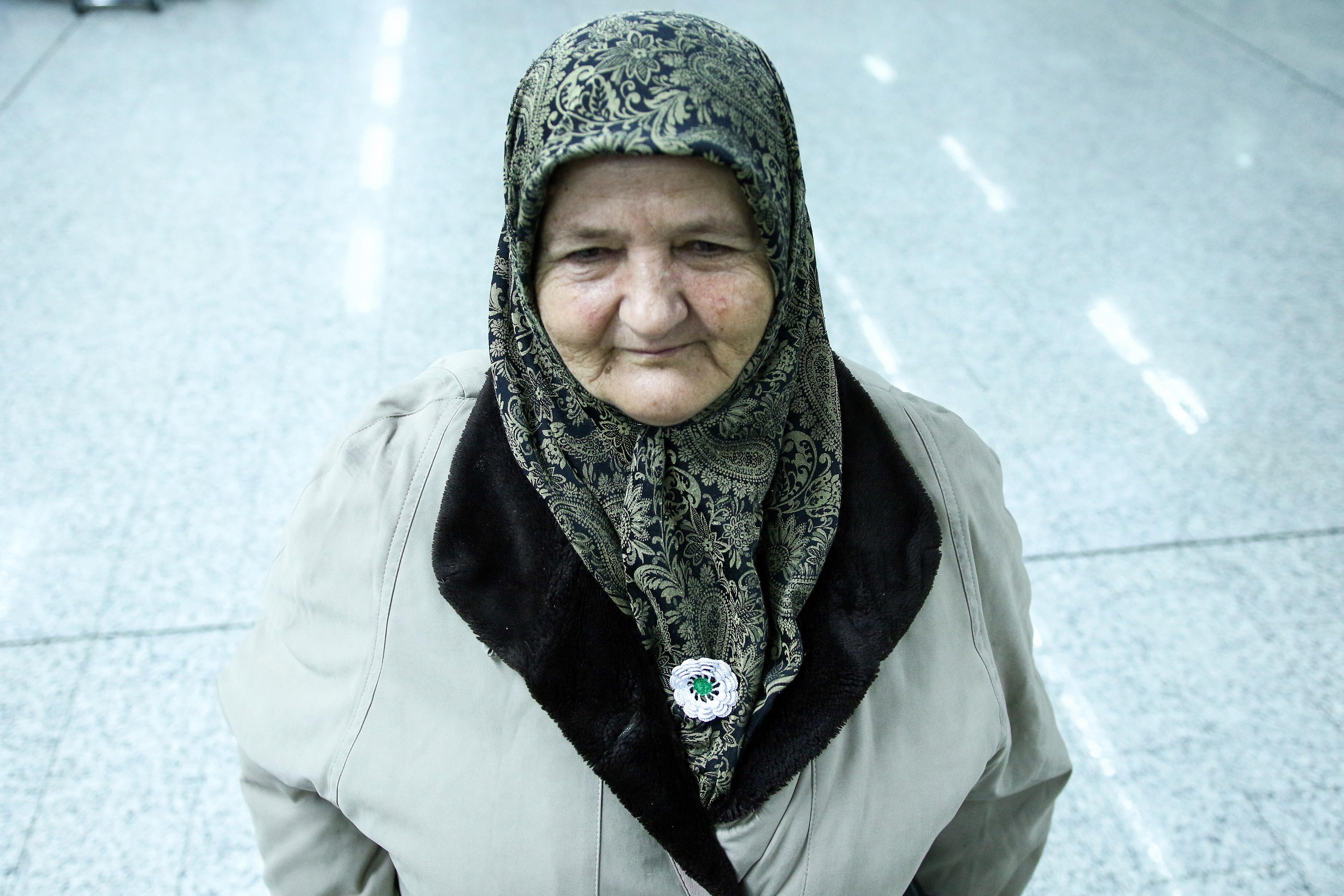 Predstavnice Udruženja "Majke Srebrenice" na  Sarajevskom aerodromu - Avaz