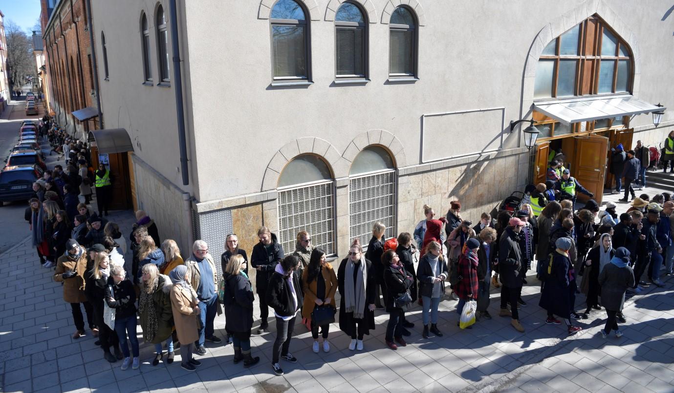 Štokholm: Napravili obruč oko džamije kako bi čuvali svoje sugrađane tokom molitve - Avaz