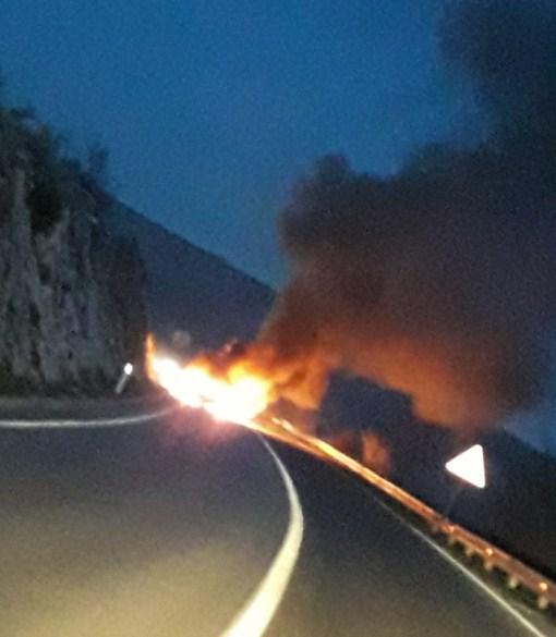 Požar izbio u trenutku vožnje - Avaz