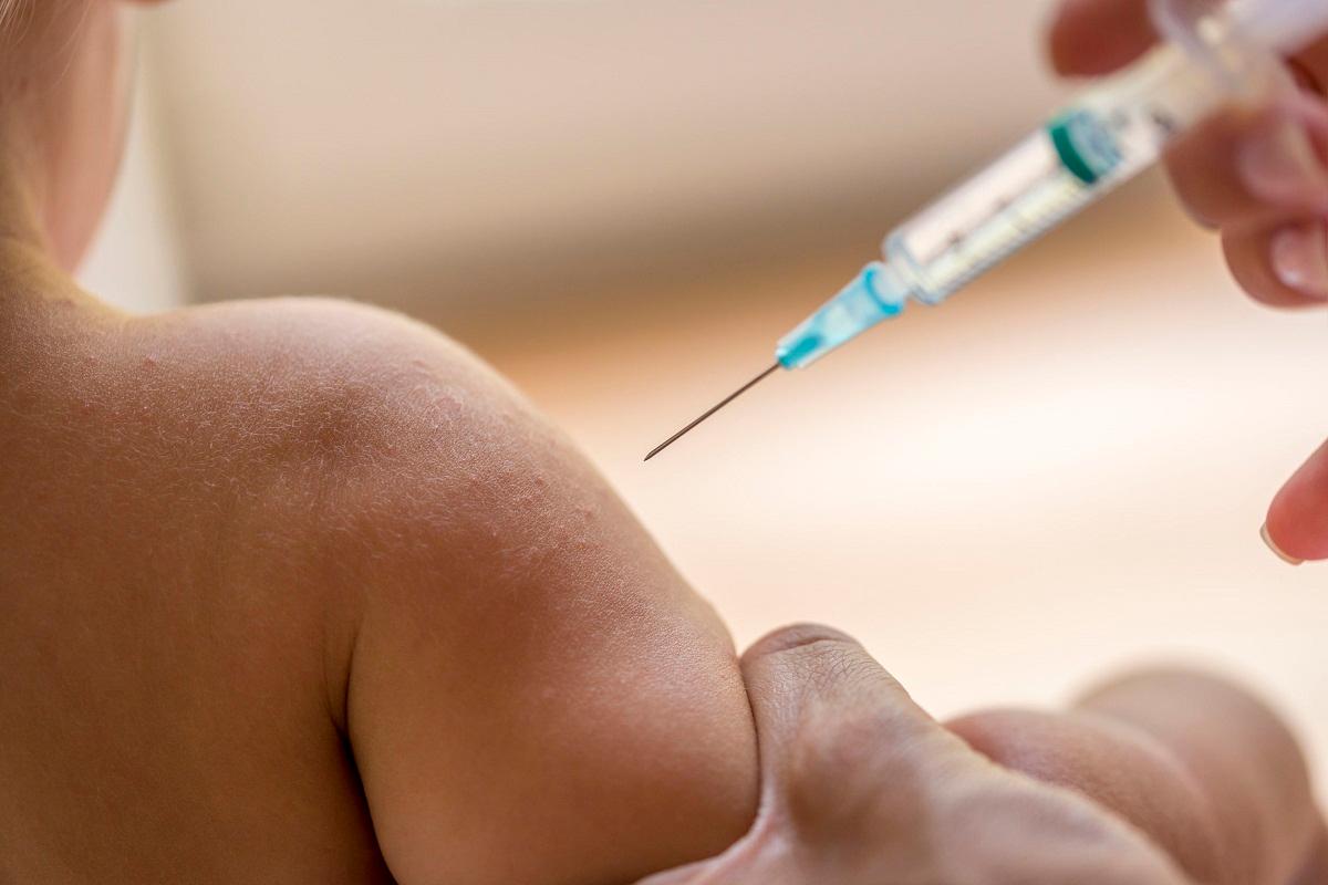 Djeci i tinejdžerima koji nisu vakcinisani zabranjeno pojavljivanje na svim javnim mjestima - Avaz