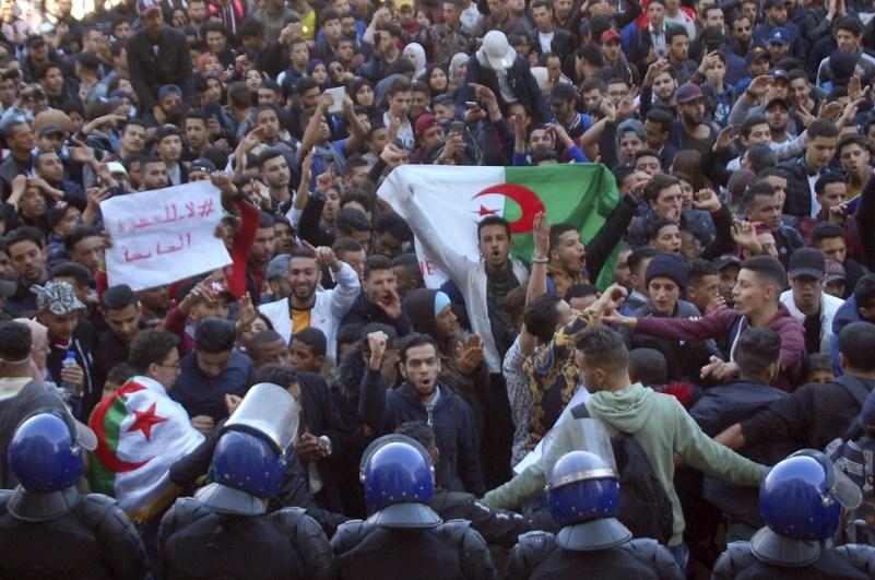Hiljade ljudi na ulicama Alžira: Demonstracije protiv novog privremenog predsjednika