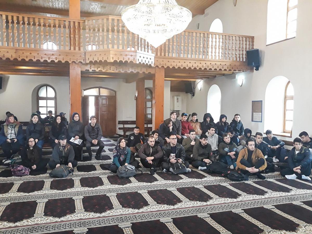 Mladi Italijani u Čaršijskoj džamiji u Prijedoru - Avaz