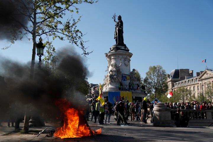 Haos u Parizu: Novi sukobi policije i "žutih prsluka", više stotina uhapšenih