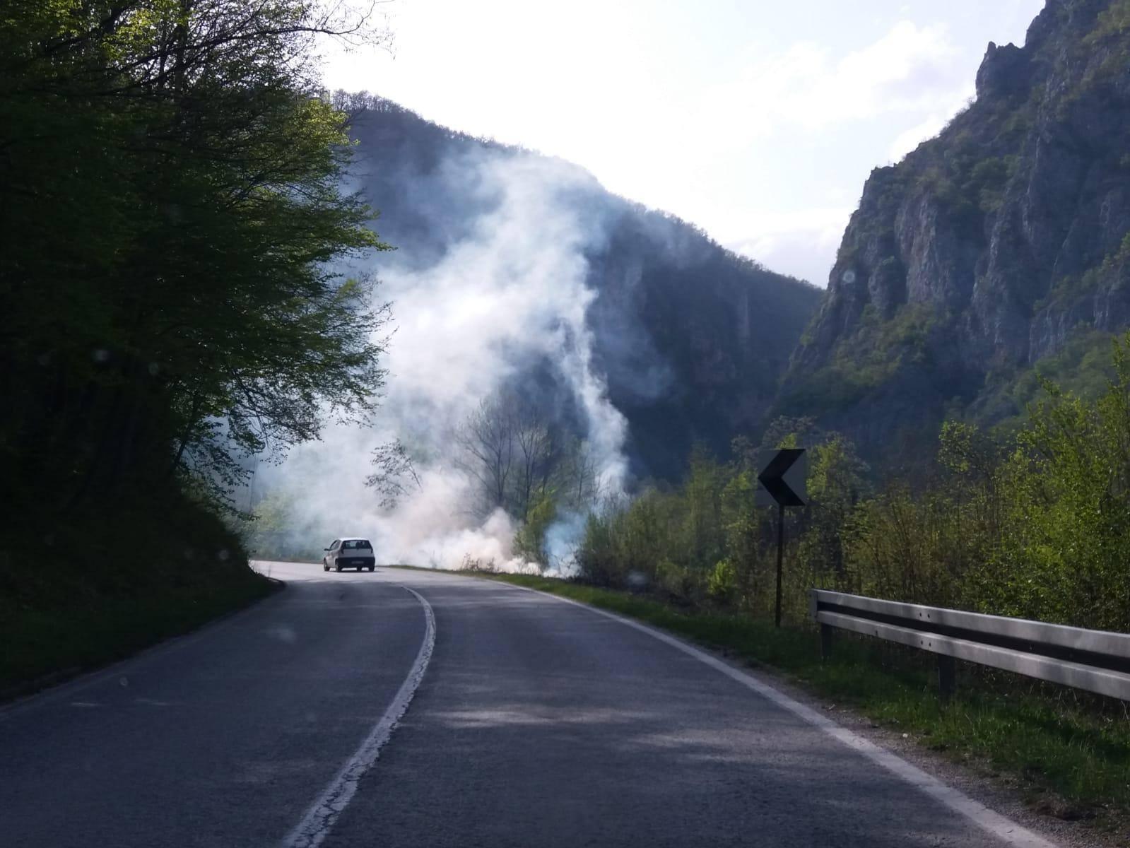 Požar na putu Trnovo - Foča - Avaz