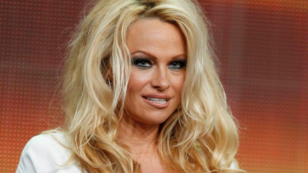 Pamela Anderson - Avaz