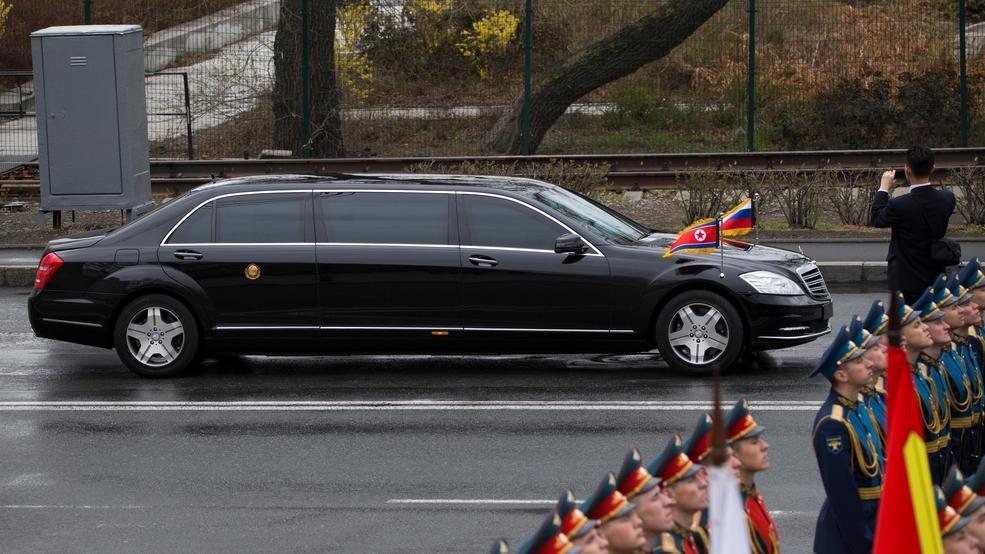 Njemački proizvođač sablažnjen, ne znaju odakle Kim Jong-unu njihove limuzine