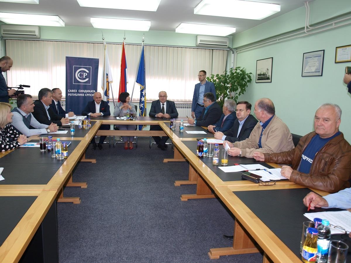 Bosanska Gradiška: Sindikalisti s ministrima razgovarali o hitnim mjerama za poboljšanje života radnika