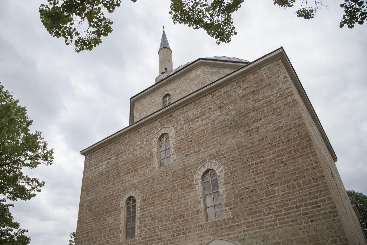 Novoizgrađena džamija u punom sjaju - Avaz