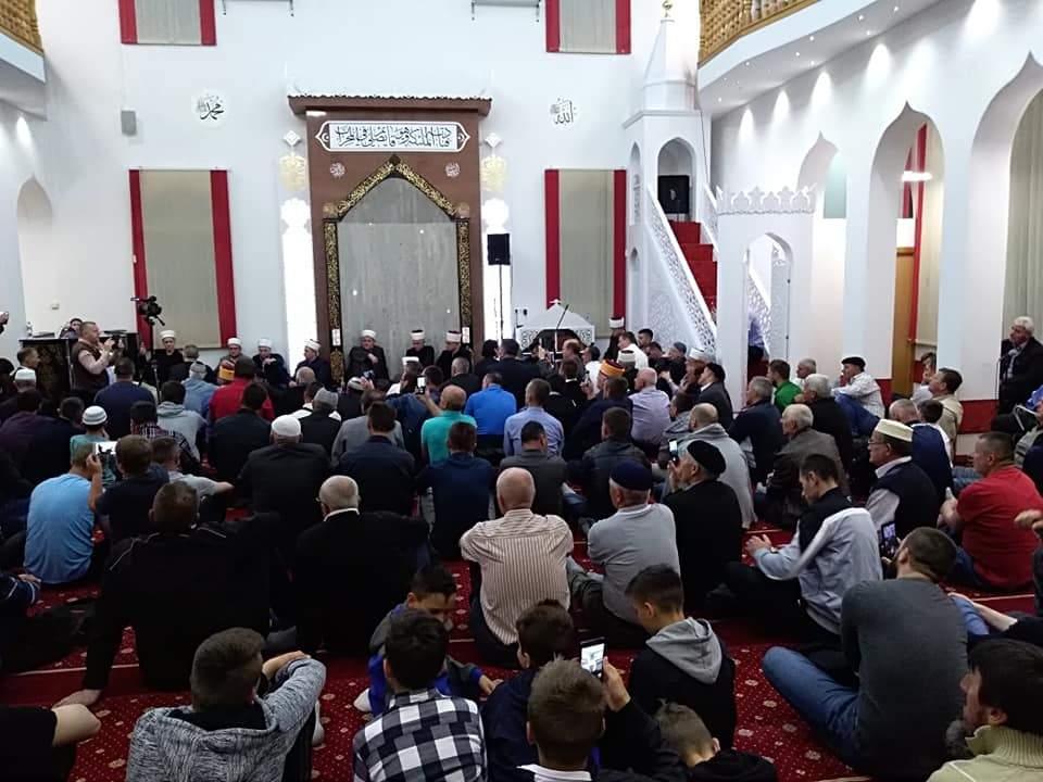 Veliki broj vjernika u stijenskoj džamiji - Avaz