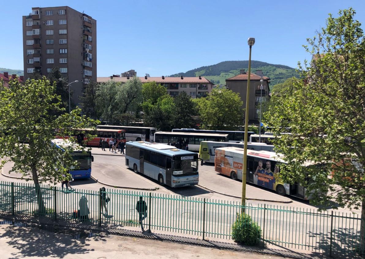 Radnici "Zenicatransa" blokirali autobusku stanicu, stotine građana bez prijevoza