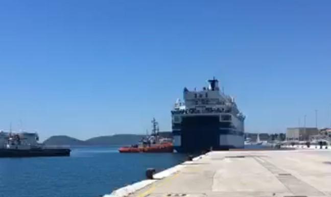 Split: Brod stigao u luku - Avaz