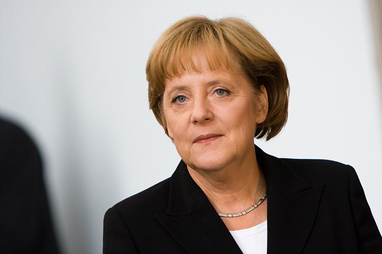 Angela Merkel: Vratila se helikopterom u Berlin - Avaz
