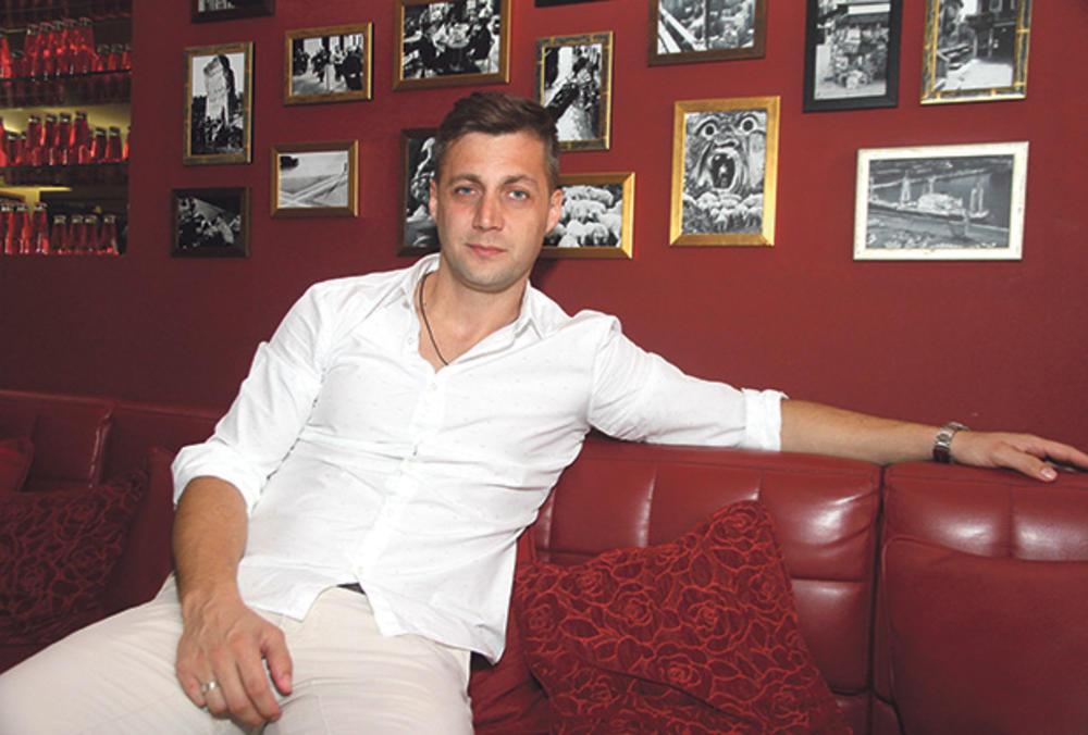 Sarajevski pjevač druženje sa pjevačicom krije 12 godina evo i zašto
