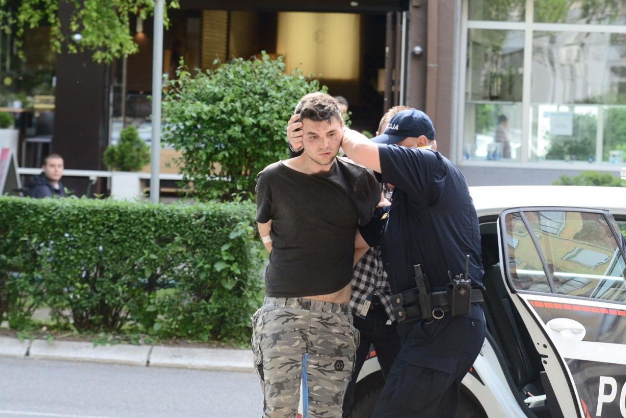 Određen pritvor Jasminu Bajiću, koji je povrijedio policajce