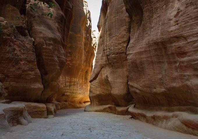 Kameni prolaz koji vodi do grada Petra - Avaz