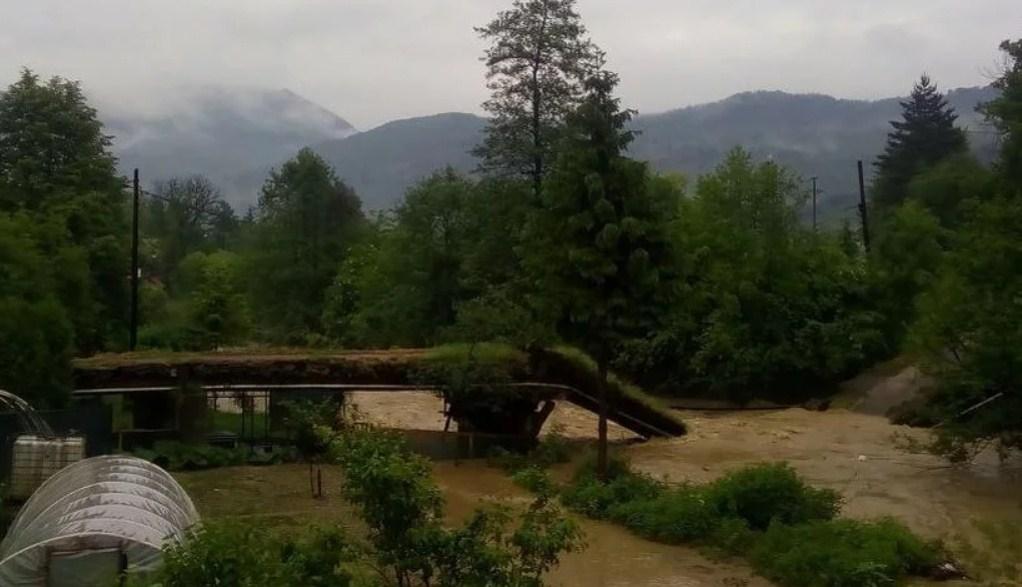 Srušeni most na Kaoniku prijeti stvaranjem brane i izlijevanjem Lašve na šire područje
