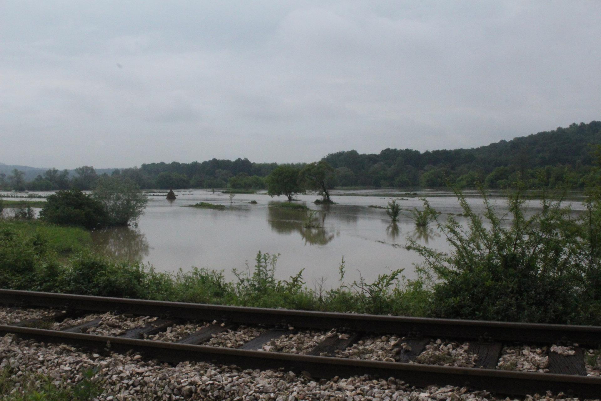 Voda došla do željezničke pruge Tuzla- Doboj - Avaz