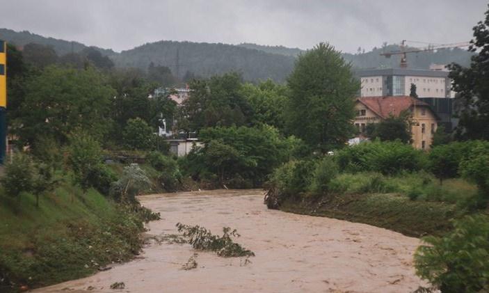 Zabrinjavajuća situacija, vodostaj rijeka u porastu: Na području Tuzle aktivirano desetak klizišta