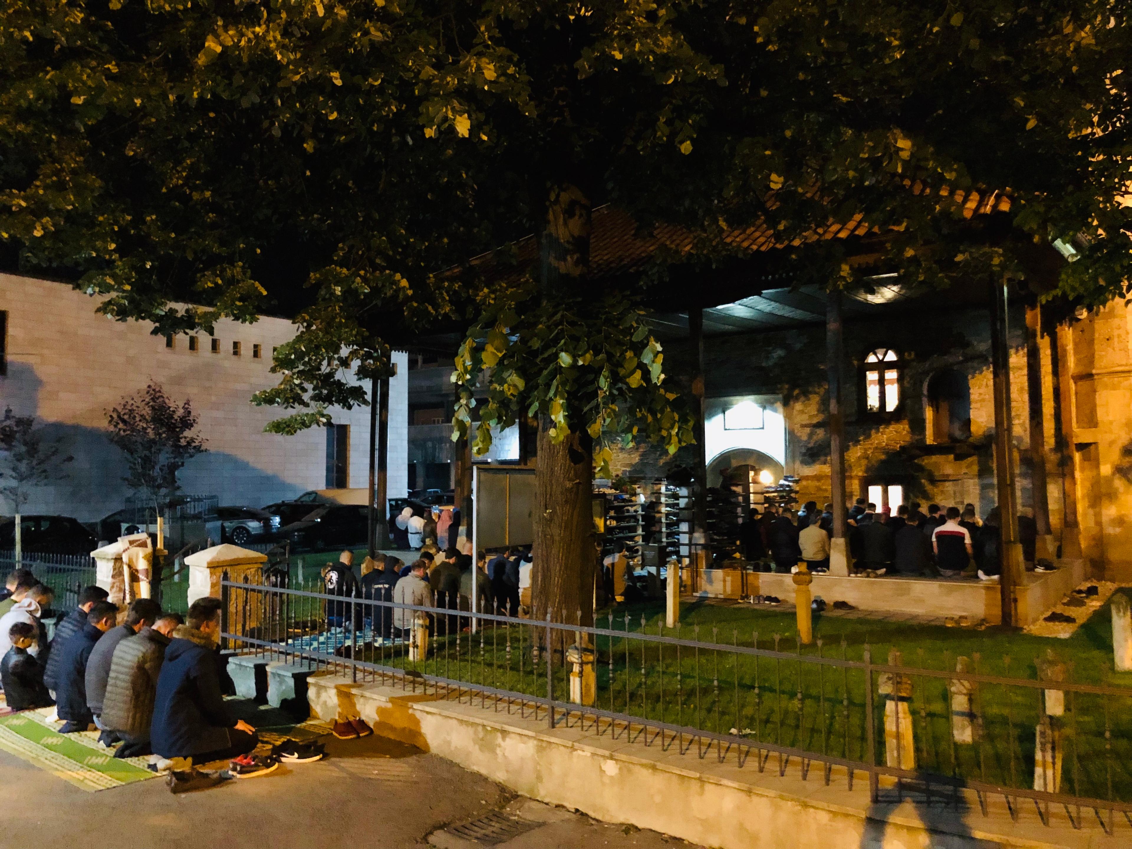 Brojni vjernici u Zenici klanjali posljednju teraviju