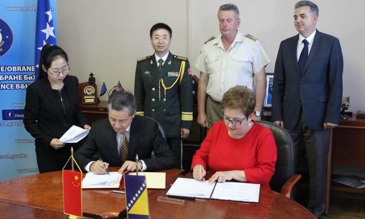 Potpisivanje Sporazuma o vojnoj pomoći za BiH - Avaz
