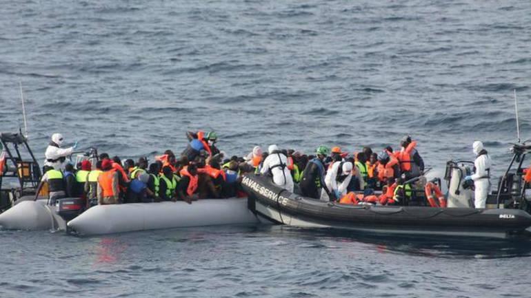 Sedam osoba poginulo u prevrtanju broda s migrantima