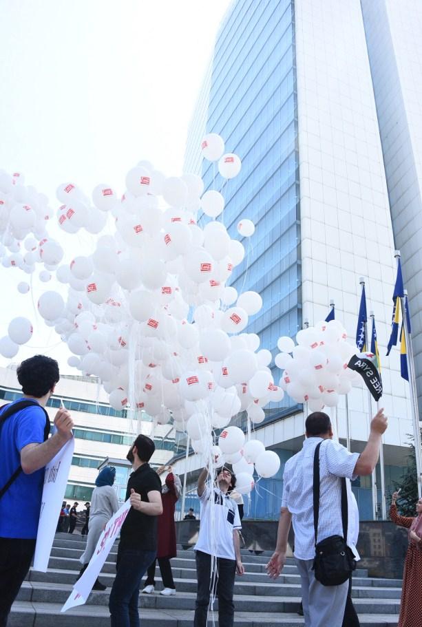 Pušteno hiljadu balona iz Sarajeva u znak solidarnosti s Idlibom u Siriji