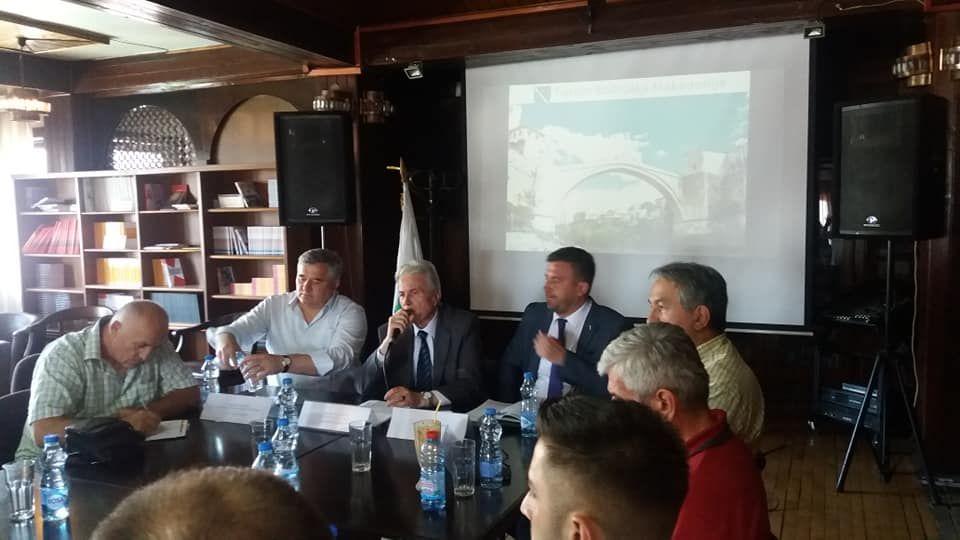 Detalj s tribine: Prioritet ostvarivanje prava u obrazovanju na bosanskom jeziku te političkom predstavljanju i zapošljavanju - Avaz