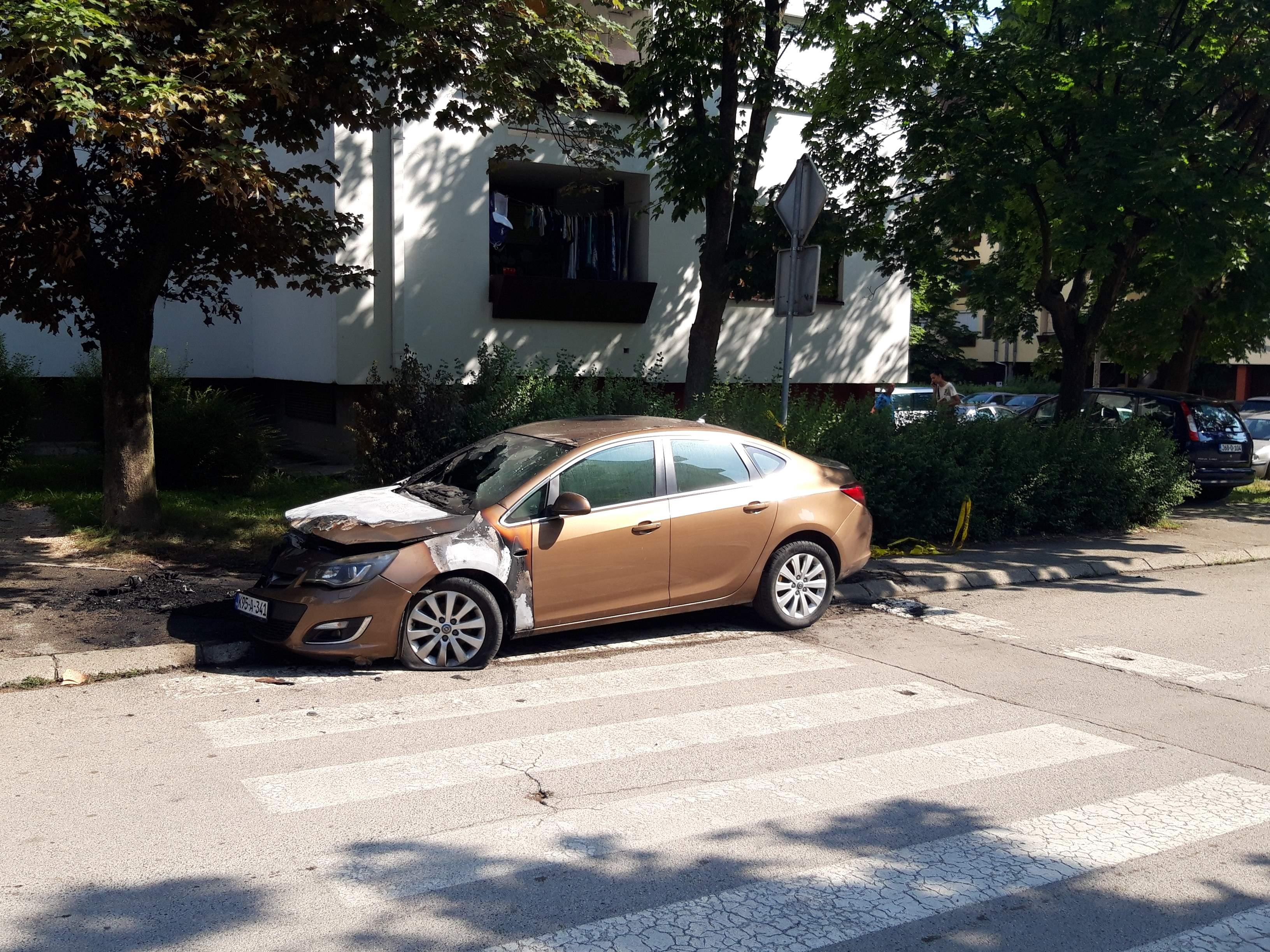 Oštećena Opel Astra - Avaz