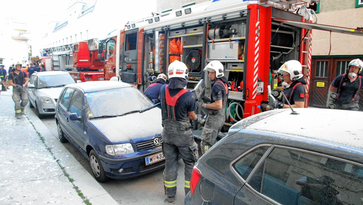 Vatrogasci na mjestu nesreće - Avaz