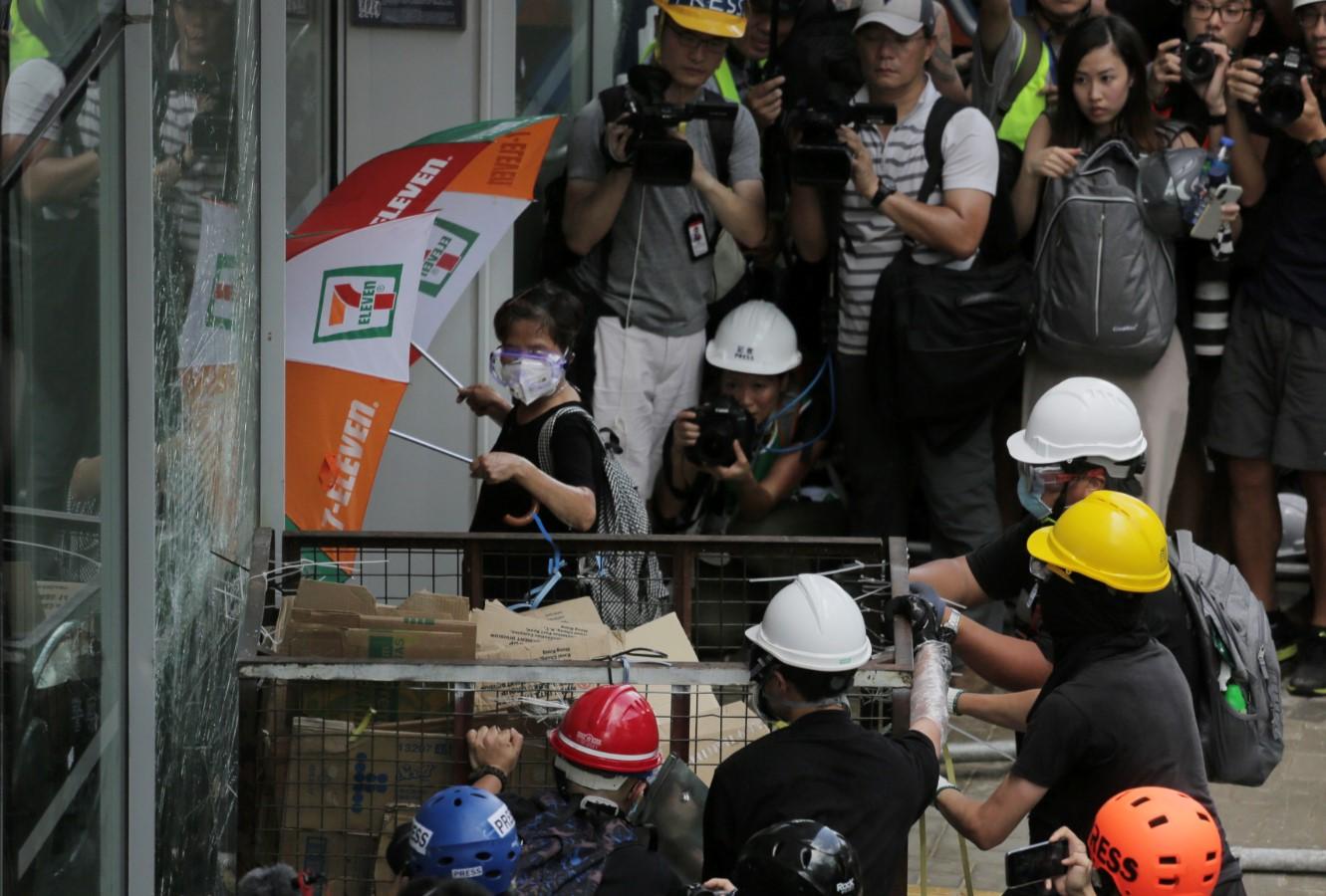 Sukob u Hong Kongu - Avaz