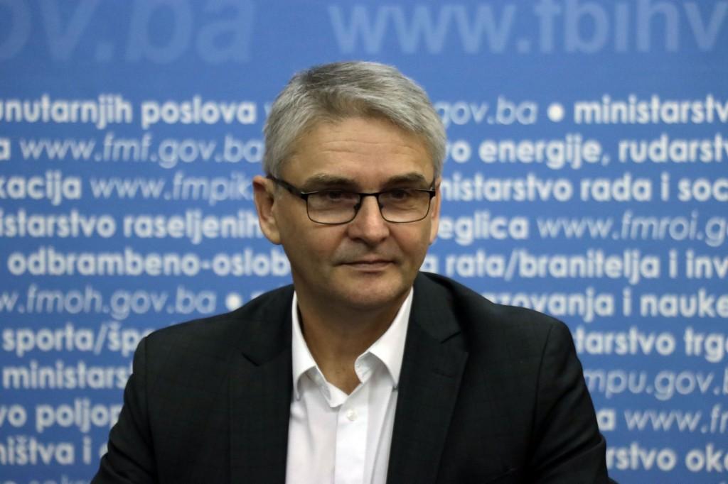 Bukvarević: Hitno zakazati sjednice oba doma i usvojiti zakon o demobilisanim borcima i rebalans budžeta