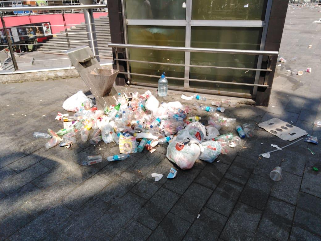 Nakon koncerta Lepe Brene, Trg Krajine osvanuo zatrpan smećem