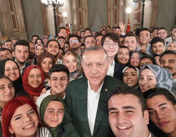 Predsjednik Turske u društvu svog naroda - Avaz