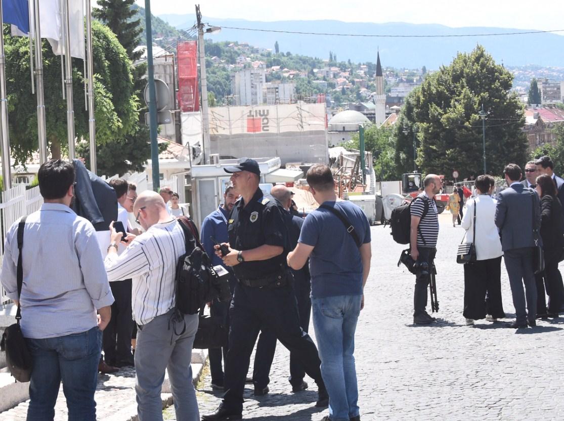 Brojni građani kod šehidskog mezarja Kovači očekuju dolazak Erdoana