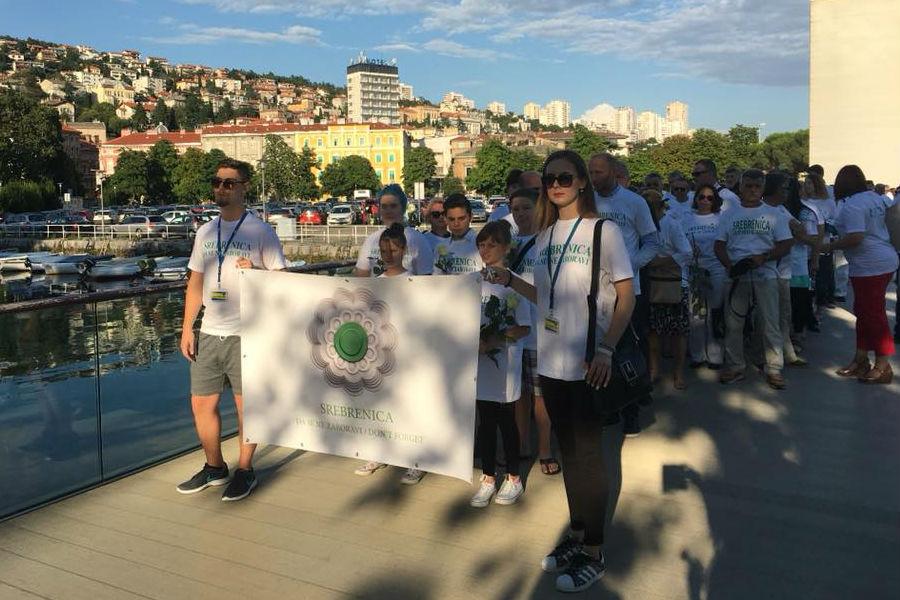 "Srebrenica svijetom hodi" - Avaz