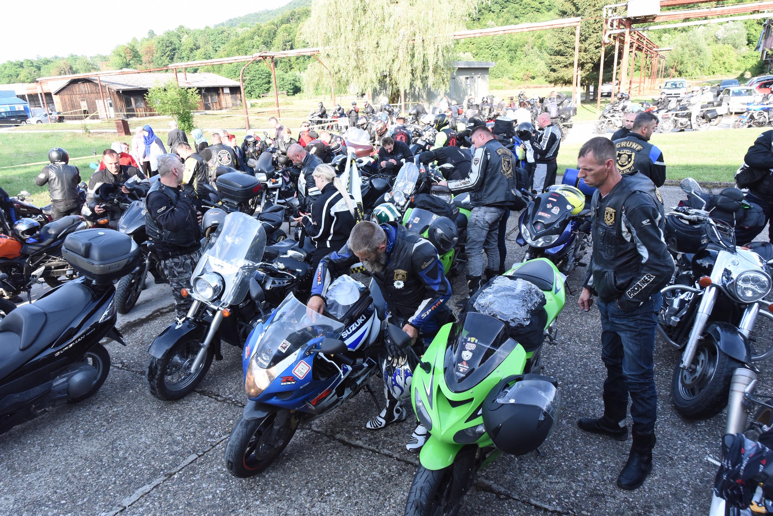 Nekoliko stotina motociklista stiglo u Potočare