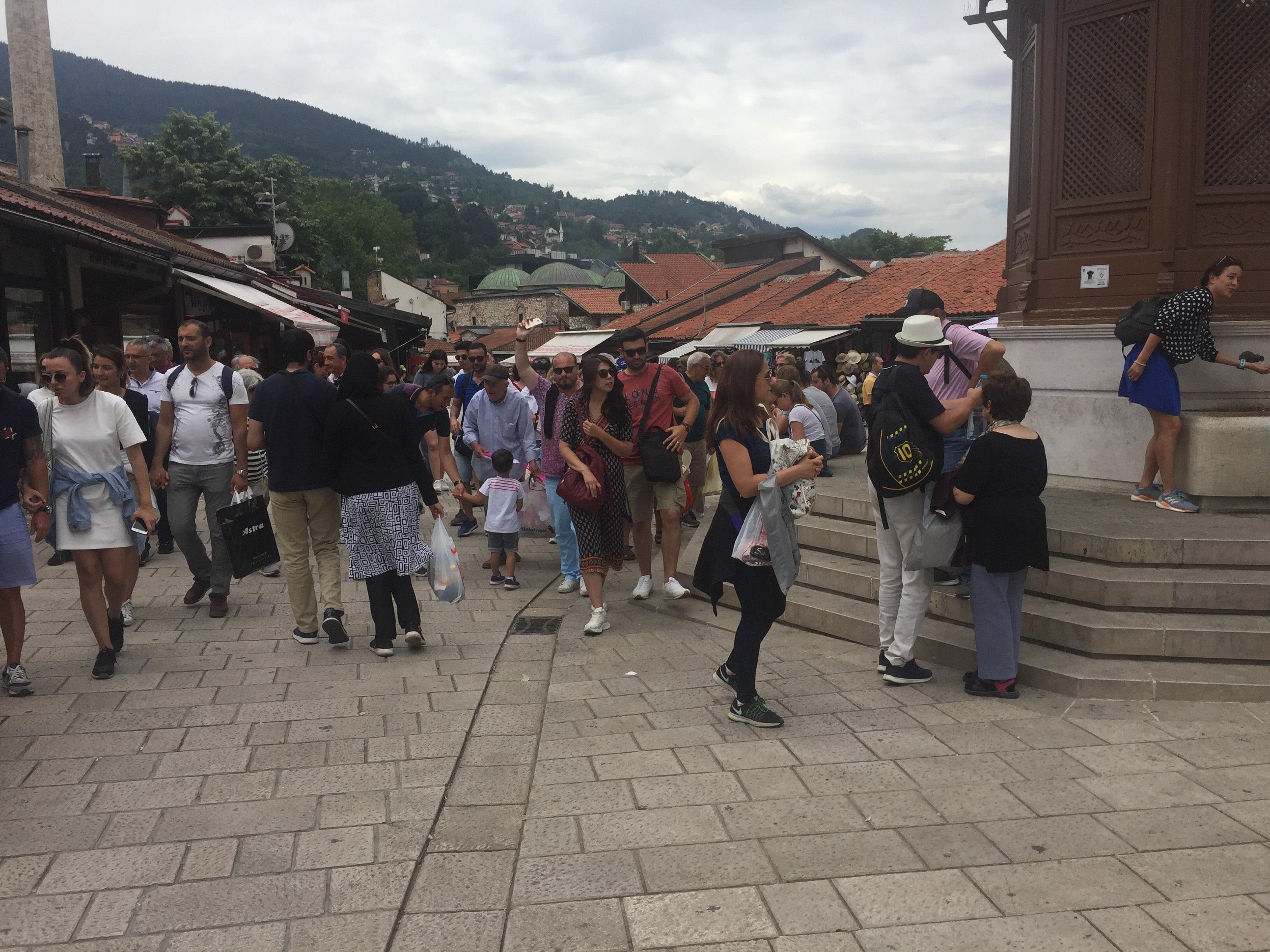 Mnoštvo turista u našem gradu - Avaz