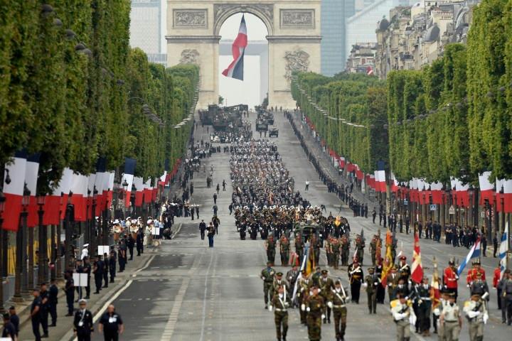 Parada povodom 230. godišnjice pada Bastilje: 4.300 pripadnika oružanih snaga, 196 vozila, 237 konja, 69 aviona i 39 helikoptera