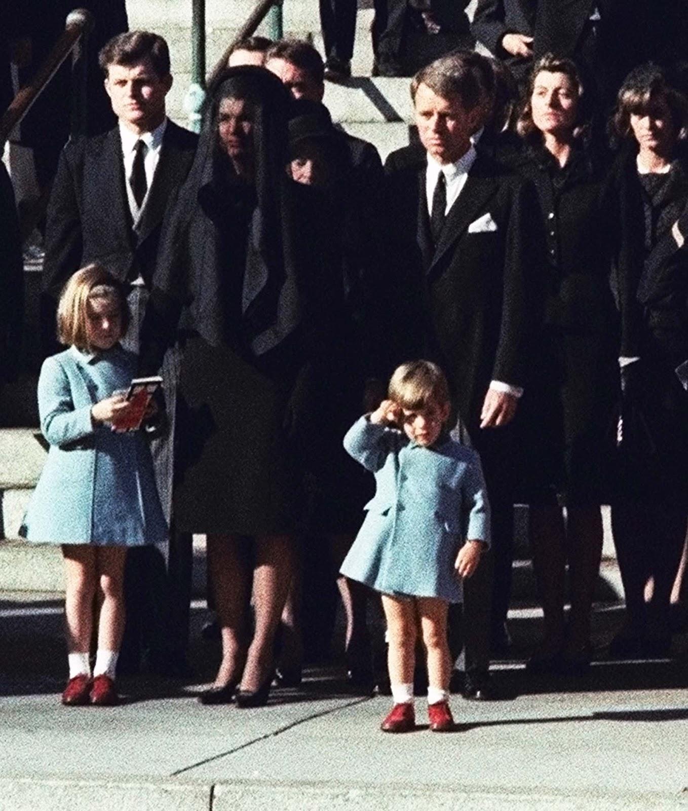 Slika koja je izmamila suze svijeta: Trogodišnji Džon salutira na sahrani svog oca, američkog predsjednika - Avaz
