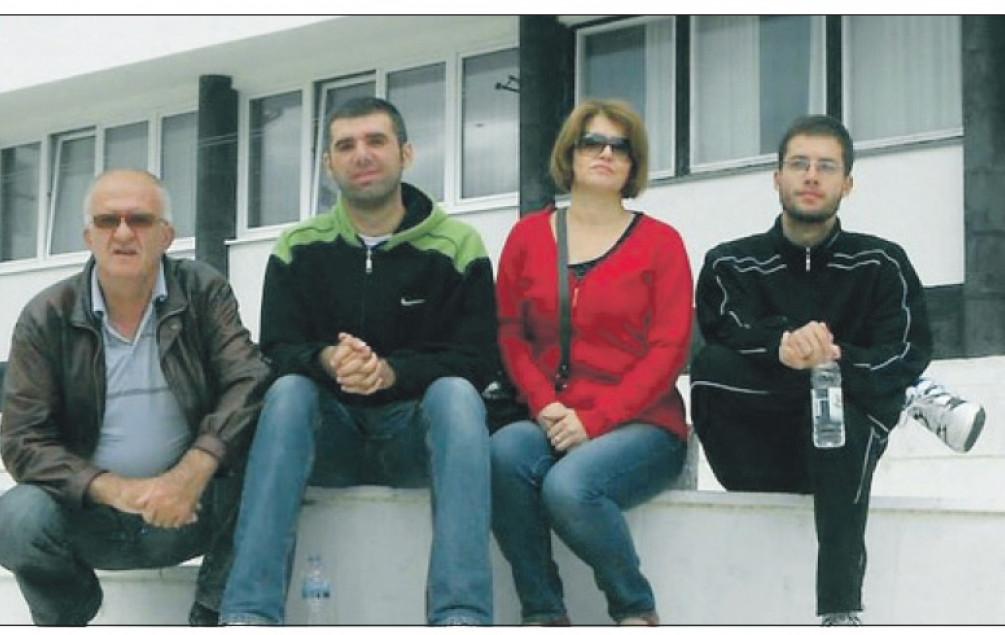 Porodica Mujanović: Husein sa sinovima i suprugom - Avaz