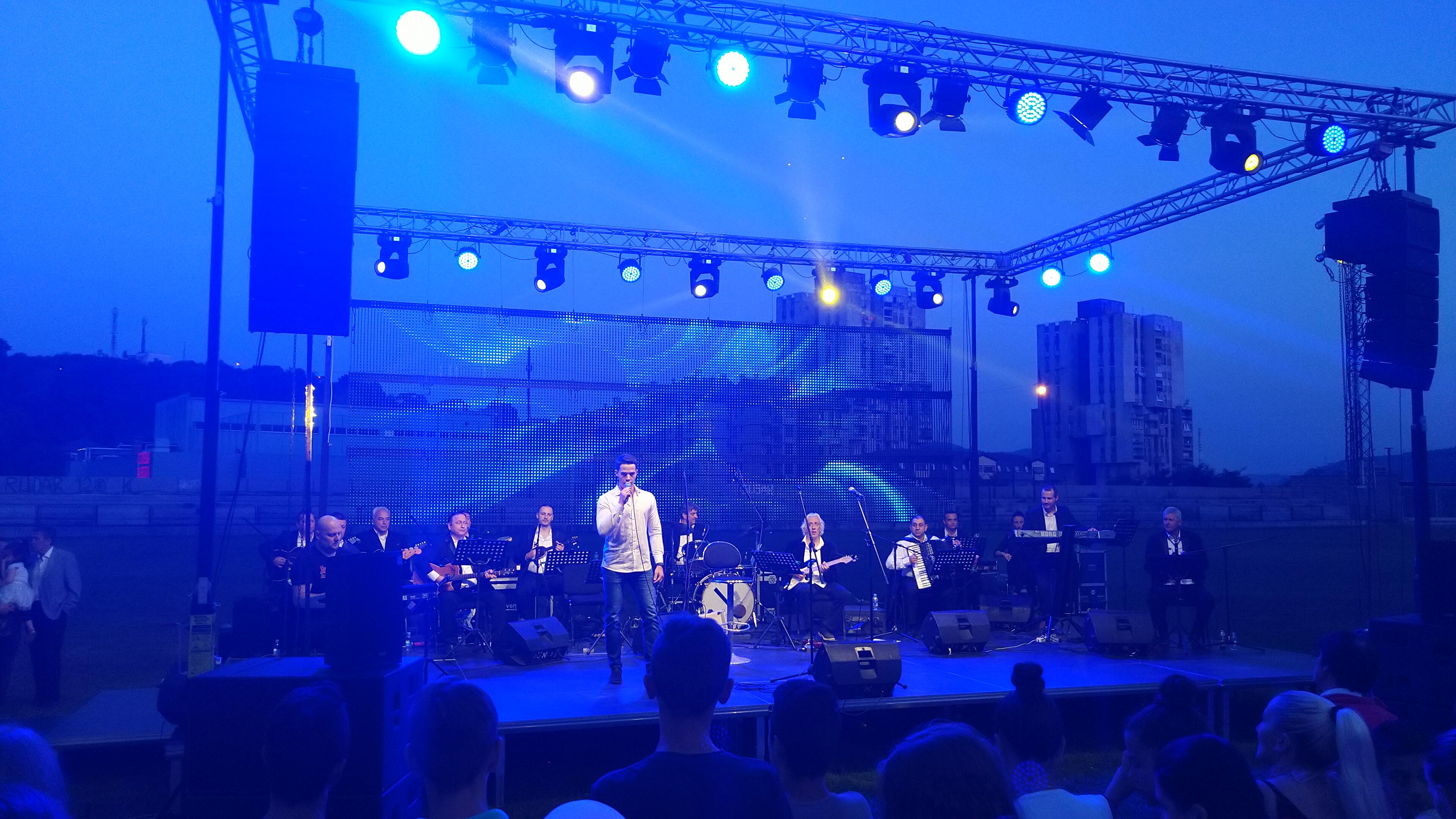 Humanitarni koncert u Kaknju - Avaz