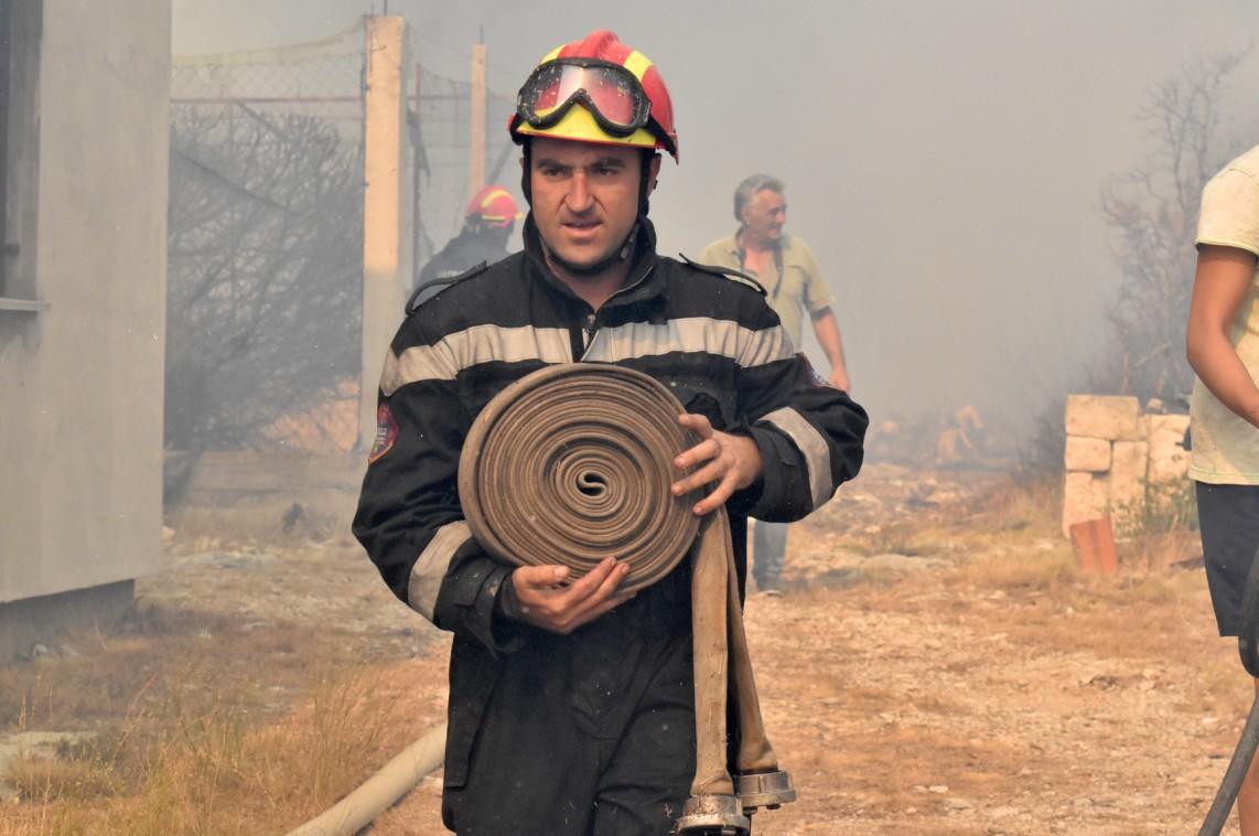 Užas u Tesliću: Požar progutao kuću u Buletiću, pronađen ljudski skelet