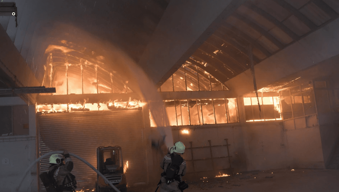Lokaliziran požar u skladištu "Slobodne Dalmacije": Izgorio dio unutrašnjosti i krova