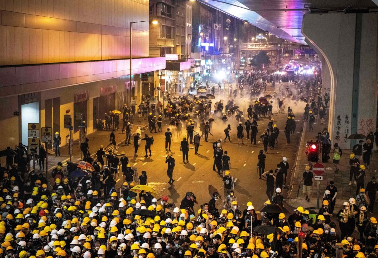 Neredi u Hong Kongu - Avaz