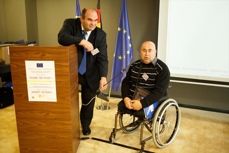 Osoba sa invaliditetom - Avaz