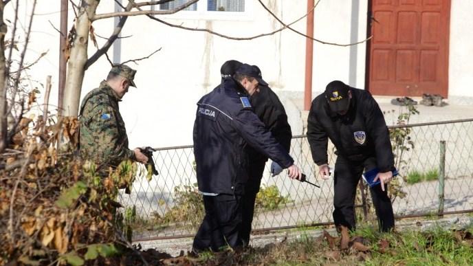 Uviđaj pripadnika MUP-a nakon ubistva vojnika u Rajlovcu - Avaz